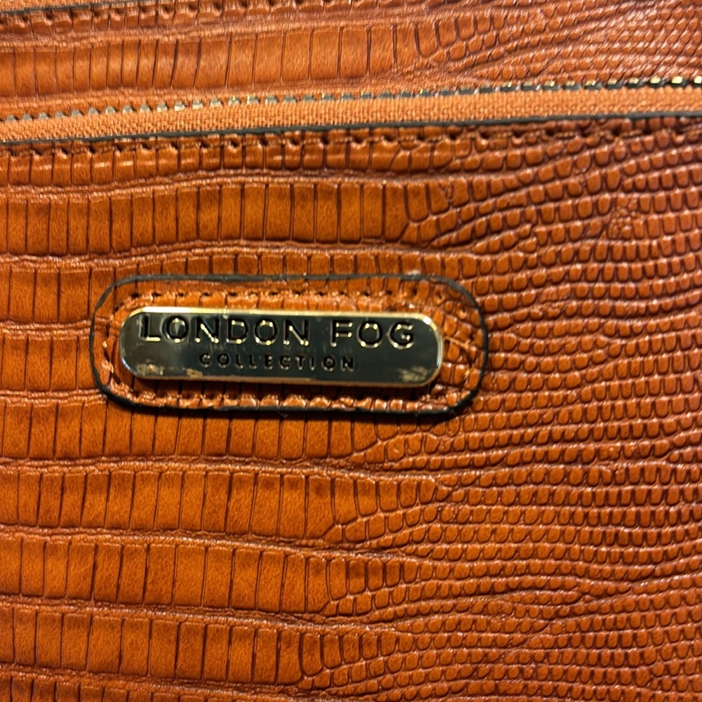 London Fog Danca lizard wristlet with double zippered pouches and inside pocket - Picture 7 of 7